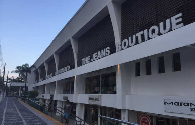 Real The Jeans Boutique storefront at Shopping La Plage in Guarujá