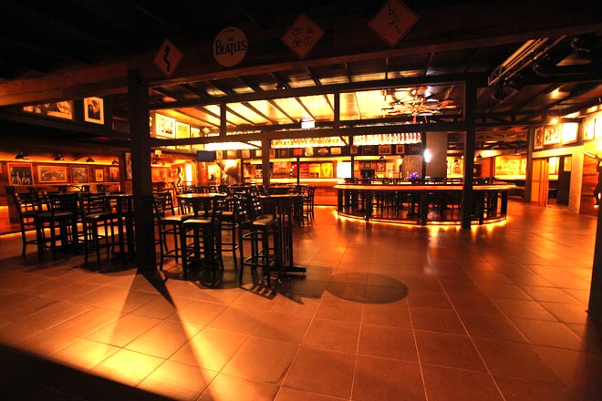 Historical image of the John Bull Floripa interior